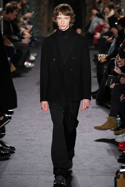 Look 3